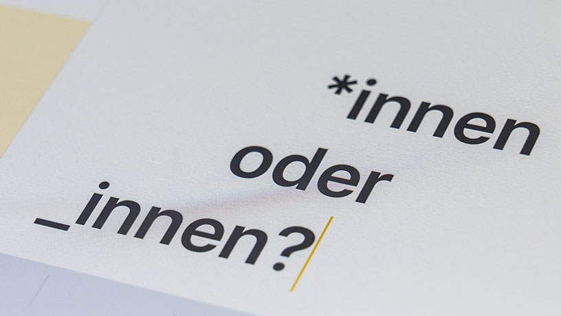Zum Gendern sind verschiedene Zeichen gebräuchlich, darunter das Gender-Sternchen und der Unterstrich („gender gap“).