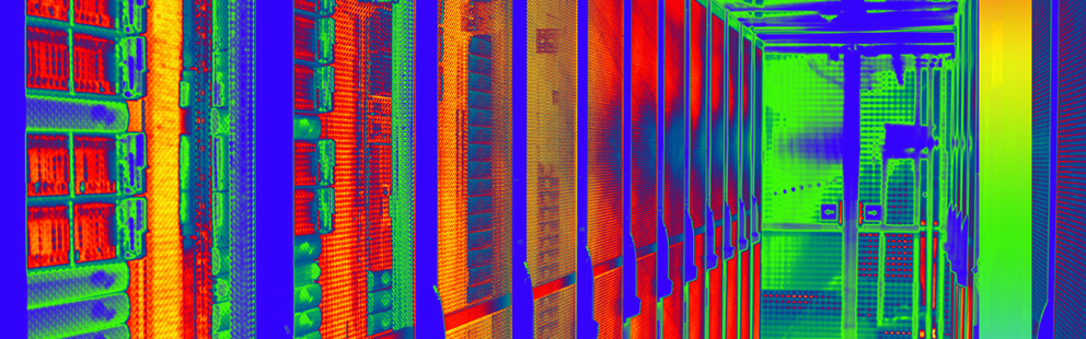 Thermografische Aufnahme eines Serverraums mit warmen und kalten Bereichen in verschiedenen Farben.