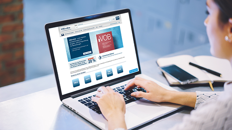 Laptop zeigt Online-Dienste für digitale Normen-Abonnements und Brancheninformationen.