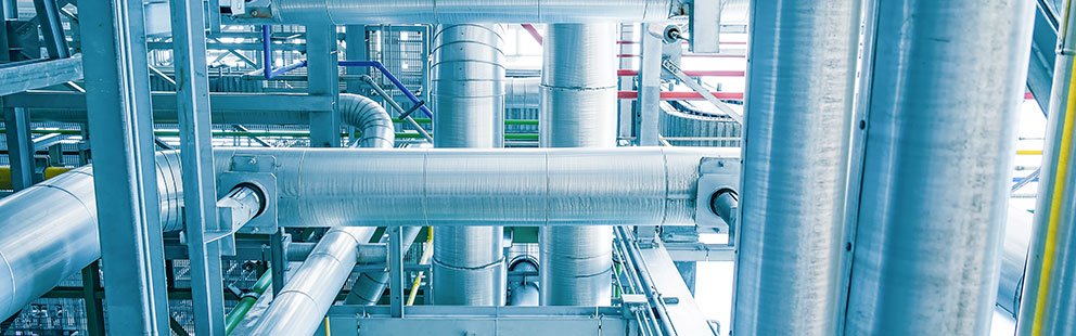 Industrieleitungssystem für Transport von Flüssigkeiten oder Gasen in Fabrikumgebung