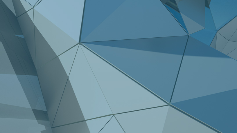 Geometrische blaue Glasflächen mit verschiedenen Formen und Schattierungen.