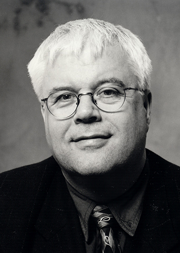 Dr. med. vet. Thomas Reiche in einem Anzug mit Krawatte.