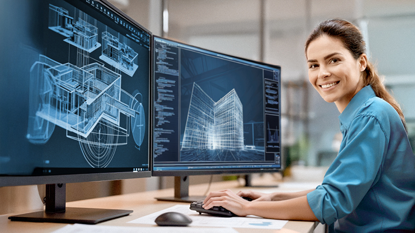 Person arbeitet am Computer an einem Architekturmodell.