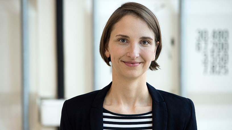 Porträt Dr. Lydia Vogt, Leiterin Strategische Entwicklung Wasserstofftechnologien, DIN e. V.
